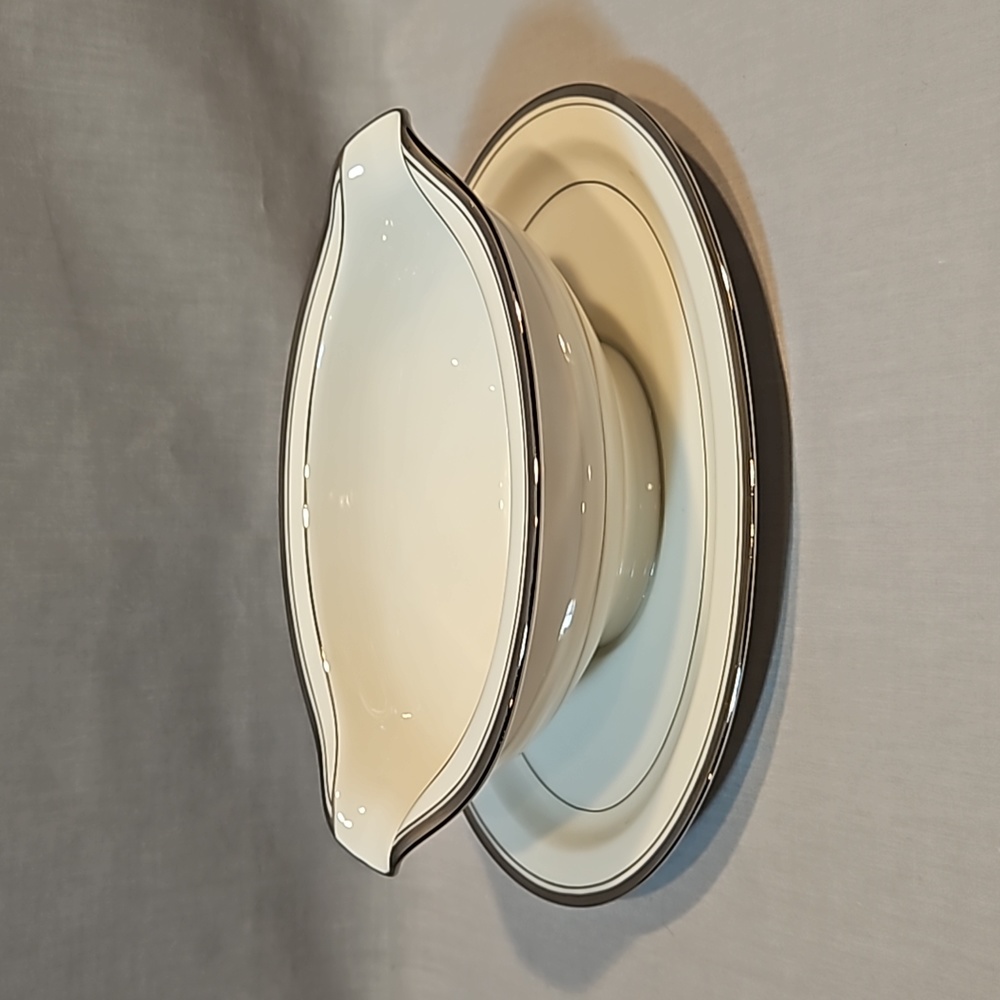 Noritake Champlain 7553 Gravy Boat w/Attached Underplate Ivory China new
